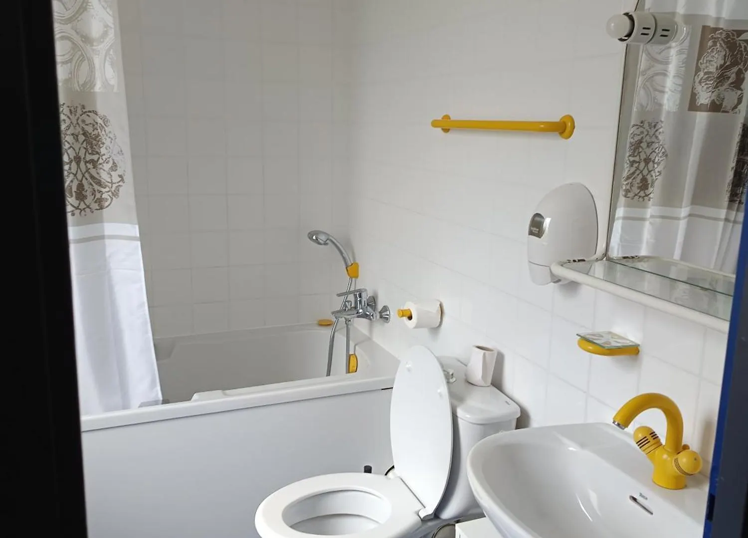 Hotel L'Albatros Perros-Guirec 0*,  Francia