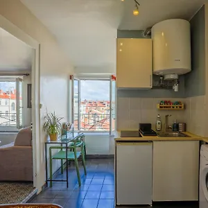 https://le-6eme-cote-massena.hotels-rhonealpes.com