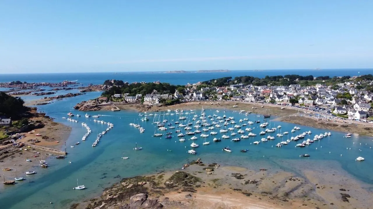 Hotel L'Albatros Perros-Guirec 0*,  Francia
